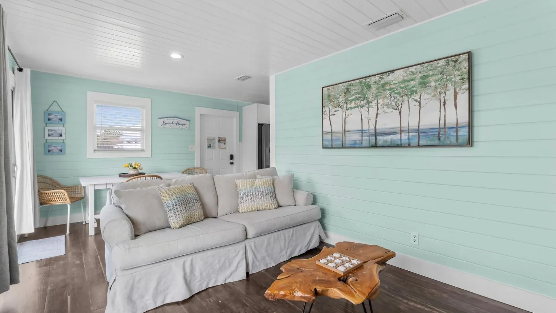 Two Bedroom Beach House With Private Parking, Outdoor Shower And More Panama City Beach Holiday home