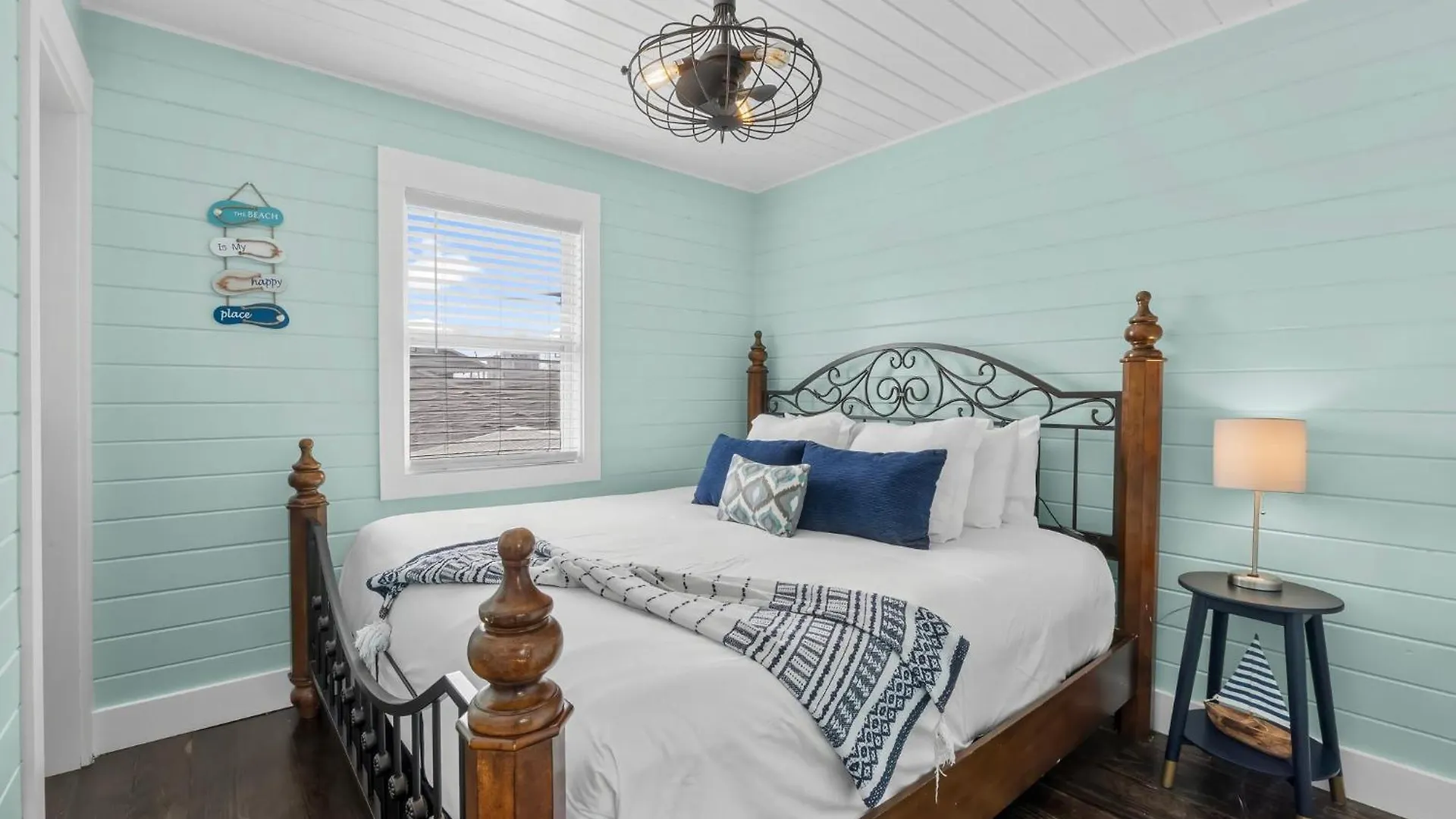 Two Bedroom Beach House With Private Parking, Outdoor Shower And More Panama City Beach Holiday home